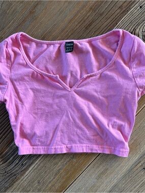SHEIN Pink Short Sleeve Crop Top